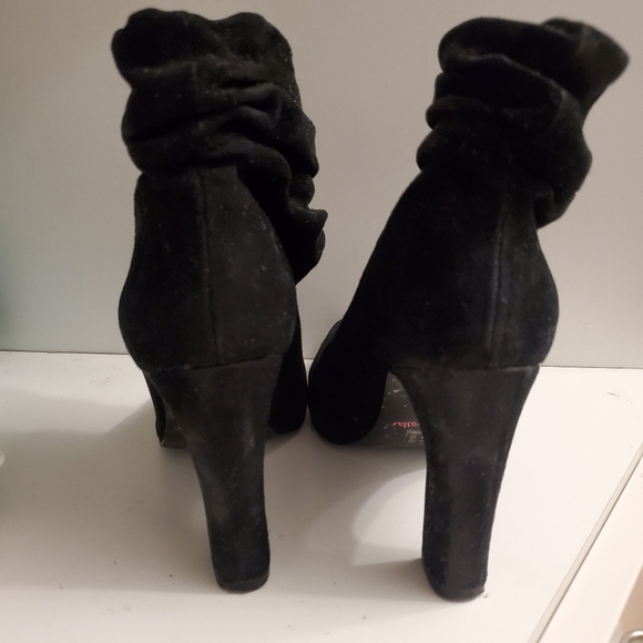 Kristin Cavallari Black Suede "Kane" Booties 6 - Picture 6 of 7